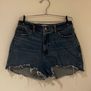 Abercrombie denim curve love 4” mom high rise short